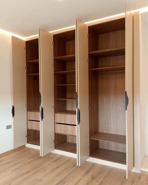 Dressing sur mesure avec éclairage intégré